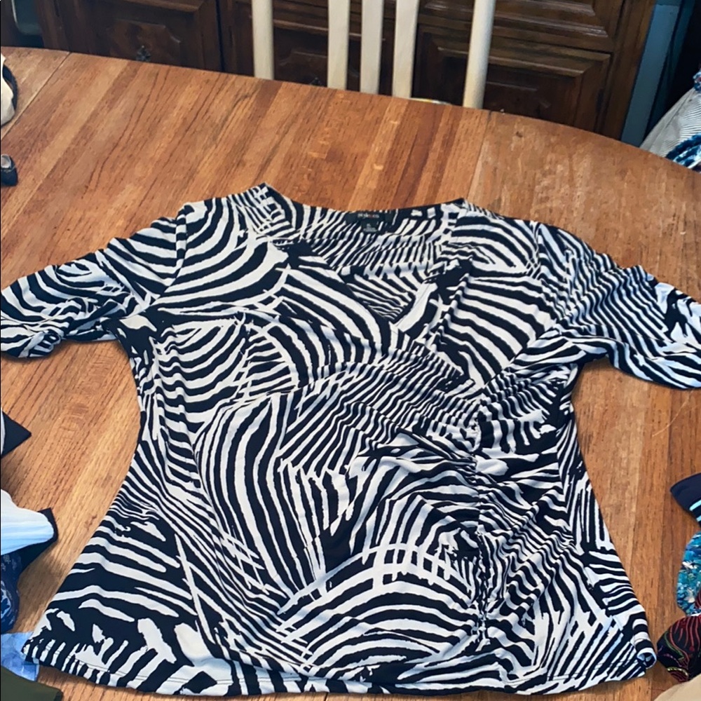 Black and cream Zebra Print 3/4 Sleeve Fitted Blouse